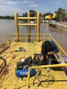 ฉีดพียูโฟมทุ่นลอยน้ำศาลายา